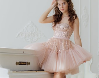 Kurzes Abendkleid in Blush Pink - Glitzerndes Minikleid für Hochzeit oder Elopement für die Braut - Verlobungskleid mit Pailletten - Brautjungfernkleid
