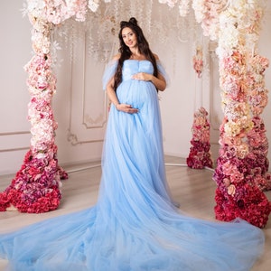 Abito premaman blu per baby shower, abito in tulle con treno, abito gravidanza per servizio fotografico, abito rivelatore di genere, abito in tulle di design