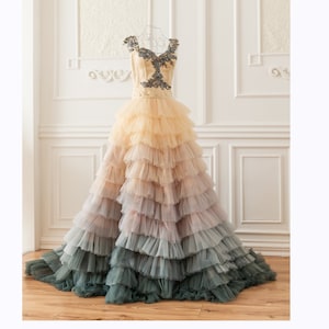 Costume di Halloween per adulti, abito da sposa colorato, abito da sposa sfumato, abito da sposa non tradizionale, abito da sposa in tulle, abito color champagne