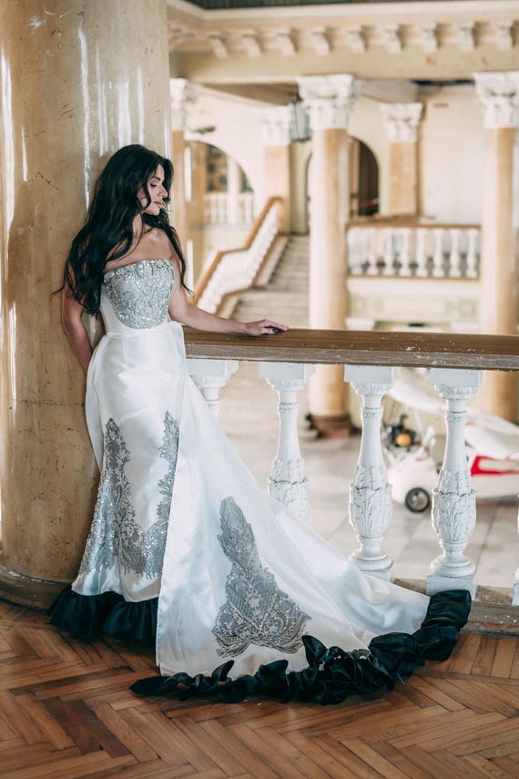 Victorian Wedding Dress with Black Train, Gothic Wedding Gown, Alternative Bridal Gown, Modest Wedding Ball Gown, Vintage Wedding Dress