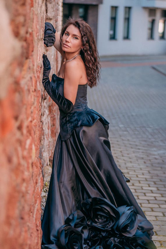 Buy Gothic Romance Velvet Corset Dress, Long Prom Dress, Gala Gown, Couture  Dress, Old Hollywood Dress, Black Tie Ball Gown, Masquerade Dress Online in  India - Etsy
