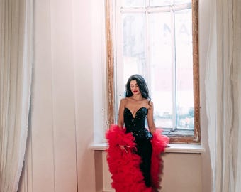 Luxus-Roter Tüll-Robe-Zug für Hochzeitsfotoshooting - Statement Cape Gala Style Braut-Accessoires - Rüschen-Tüll-Couture-Mantel-Dramatisches Kleid