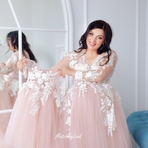 Maternity Dress For Photo Shoot, Mommy And Me Dress, Pink Maternity Wedding Gown, Pregnancy Lace Dress Blush, Photo Props Dress,Mom Daughter