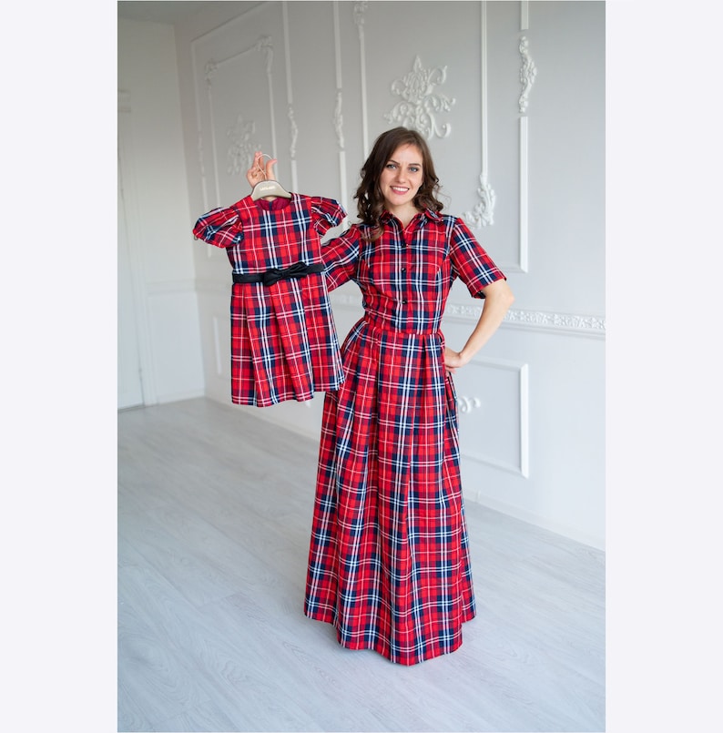 Vestido de tartán rojo, vestido de Navidad de madre hija, atuendo navideño a juego, vestido a cuadros rojo, vestido de mamá y yo, vestido de sesión de fotos de Navidad imagen 1