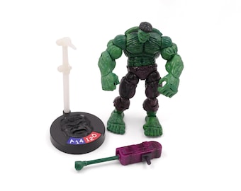 The Hulk 2005 Marvel Legends Showdown Action Figure - Complete with Stand and Projectile Shooter