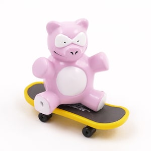 2002 Tech Deck Dude Pig - Magnetic Skateboarding Figure Toy - Skate Crew Series 2 Mascot Figure with Board