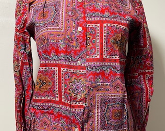 1970年代のペイズリー柄のピンクのシャツ