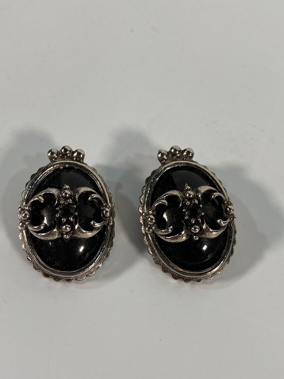 1950’s Judy Lee Black Clip On Earrings - Gem