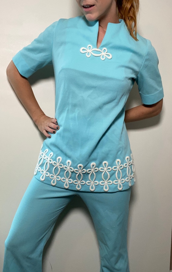 1960’s Mod Pale Blue & White Tunic Pantsuit - image 2