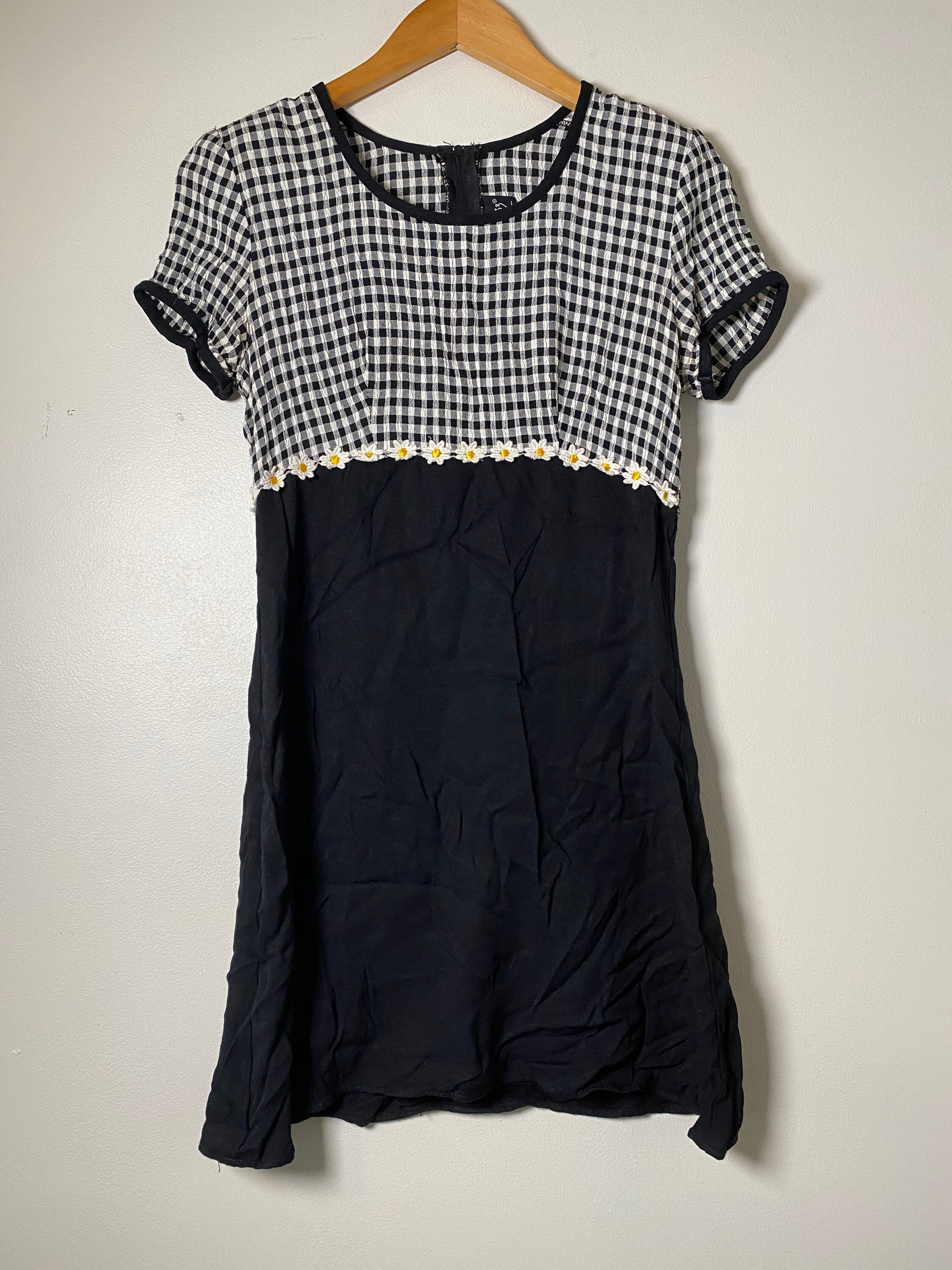 white daisy dress