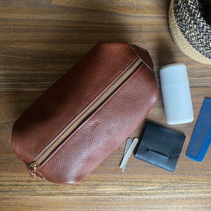 Modern Collection Dopp Kit. Genuine Leather Dopp Kit. Leather Travel Make-up Bag. Leather Travel Case. Leather Toiletry Case. Personalized.