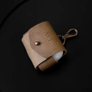 Gepersonaliseerde leren Airpod PRO-hoes. Airpod PRO-cover met monogram. Airpod PRO leren houder voor oplaadetui. Op maat gemaakt leren Airpods-cadeau.