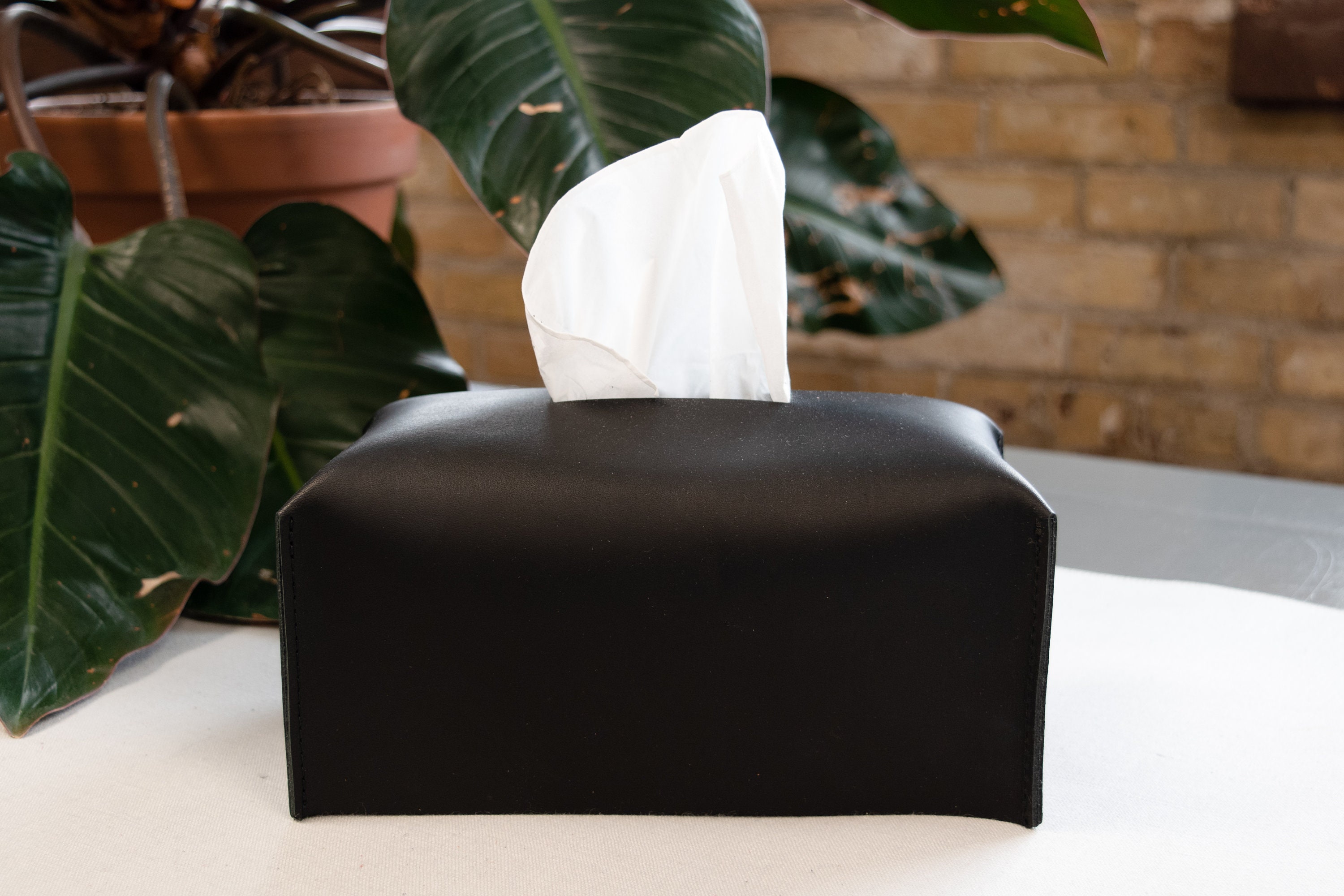 Fanousy Taschentuchbox Größe Hinzufügen, PU Leder Kosmetiktücher Box  Taschentücher Box Spender Tissue Box Cover für Bad Eitelkeit Arbeitsplatte