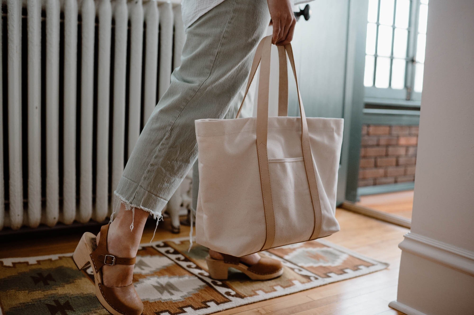 zip top travel tote