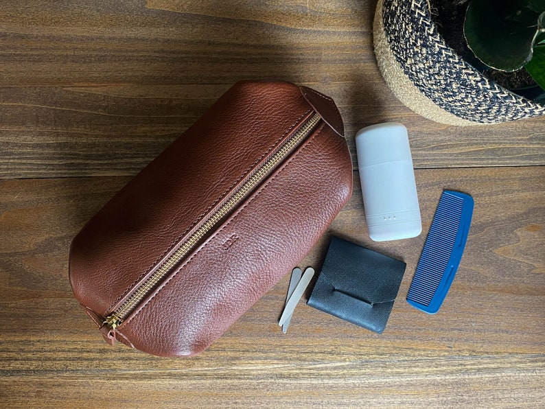 Modern Collection Dopp Kit. Genuine Leather Dopp Kit. Leather Travel Make-up Bag. Leather Travel Case. Leather Toiletry Case. Personalized.