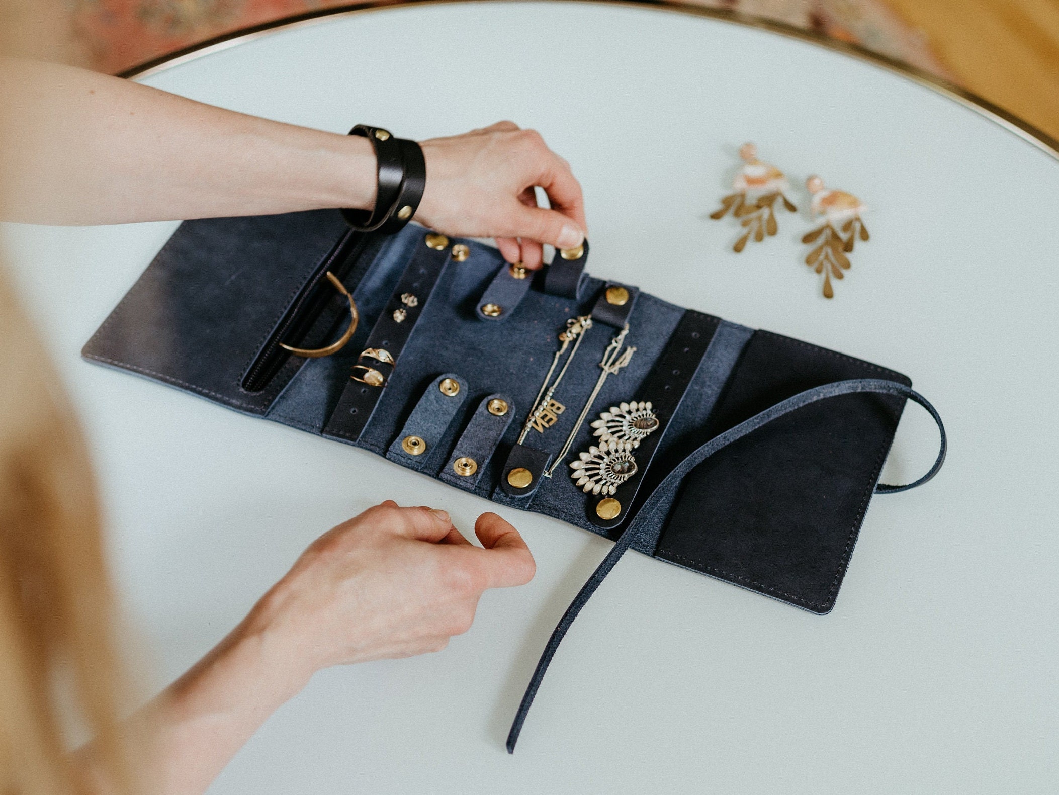 Leather Jewelry Organizer. Jewelry Roll. Jewelry Holder. Travel Jewelry Case. Bridesmaid Gift. Wedding Gift. Personalized Jewelry Organizer.