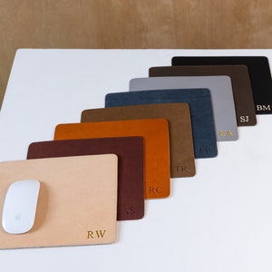 Personalisiertes Leder Mousepad. Vollkorn Premium Echtleder. Personalisierte Mauspad. WFL. Mehrere Farben mit Gold- und Silberfolie erhältlich.