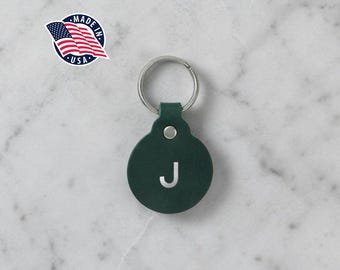 Personalisierter runder Schlüsselanhänger aus Leder, individueller Schlüsselanhänger mit Initialen – Geschenkidee für Damen und Herren, hergestellt in den USA