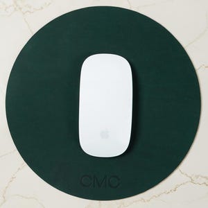 Mouse Pad Redondo de Cuero Personalizado Northwind, Base de Escritorio con Iniciales, Mousepad de Cuero Hecho a Mano en USA