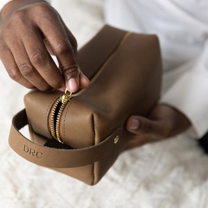 Neceser personalizado. Bolso de piel. Regalo de San Valentín. Neceser de piel con monograma. Neceser para hombre. Regalo de piel para él. Regalo para padrinos de boda.