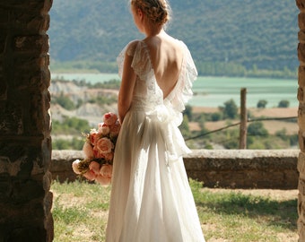 Backless linen wedding dress, lace detail dress with a train