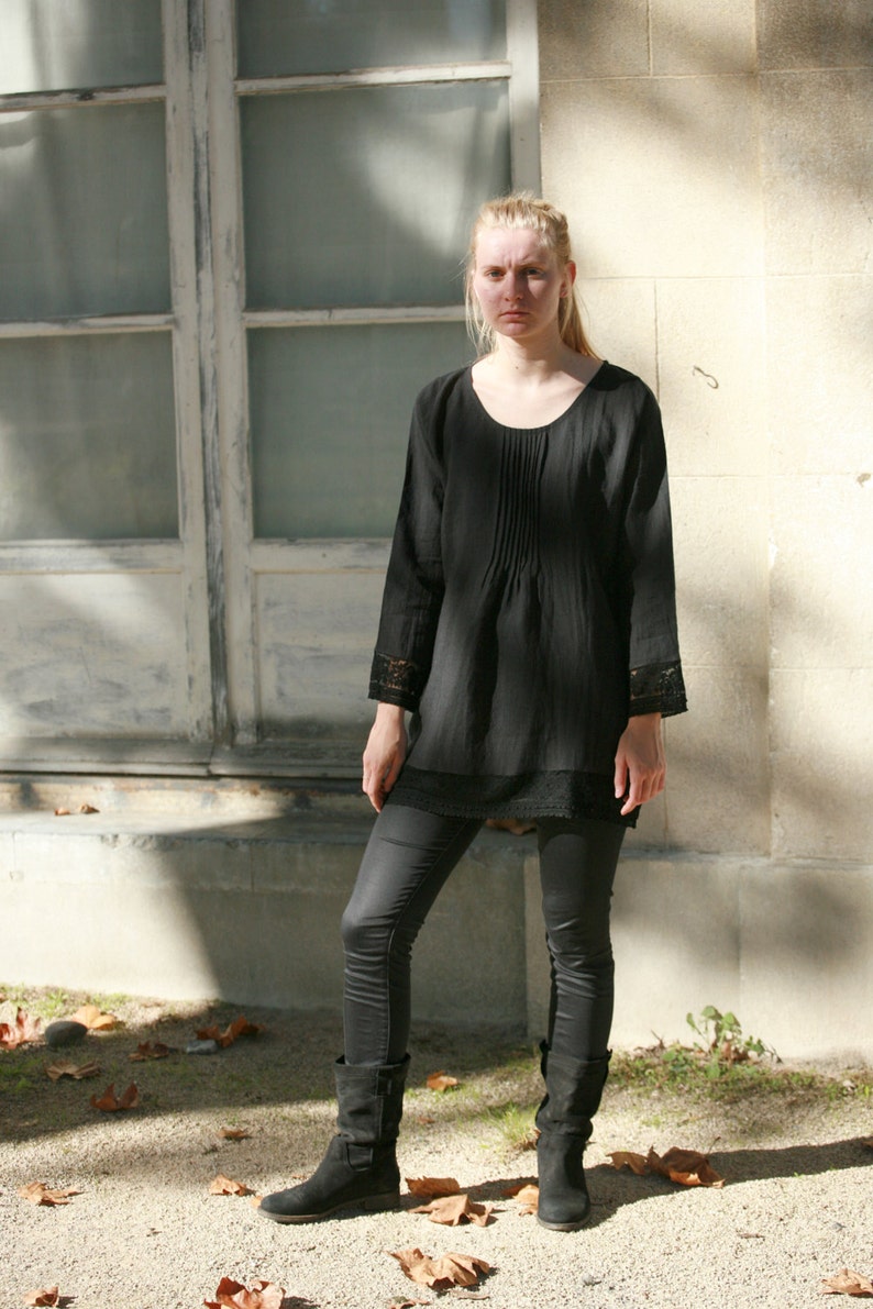 everyday linen wear Dark grey linen tunic with pockets delicate detail in front and lace trims