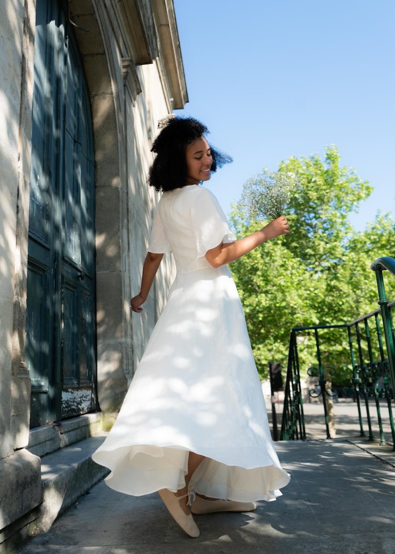 Robe de mariée simple en lin : col bateau et manches papillon sur ...