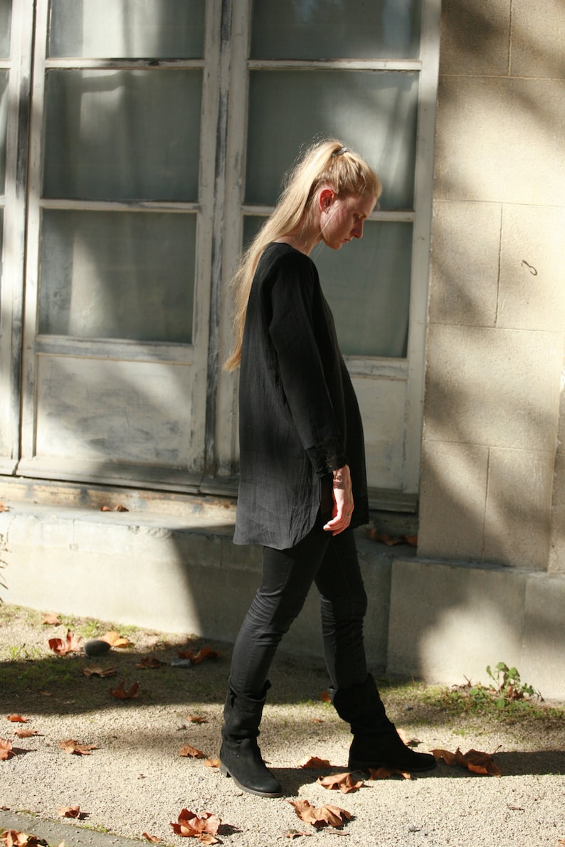 everyday linen wear Dark grey linen tunic with pockets delicate detail in front and lace trims