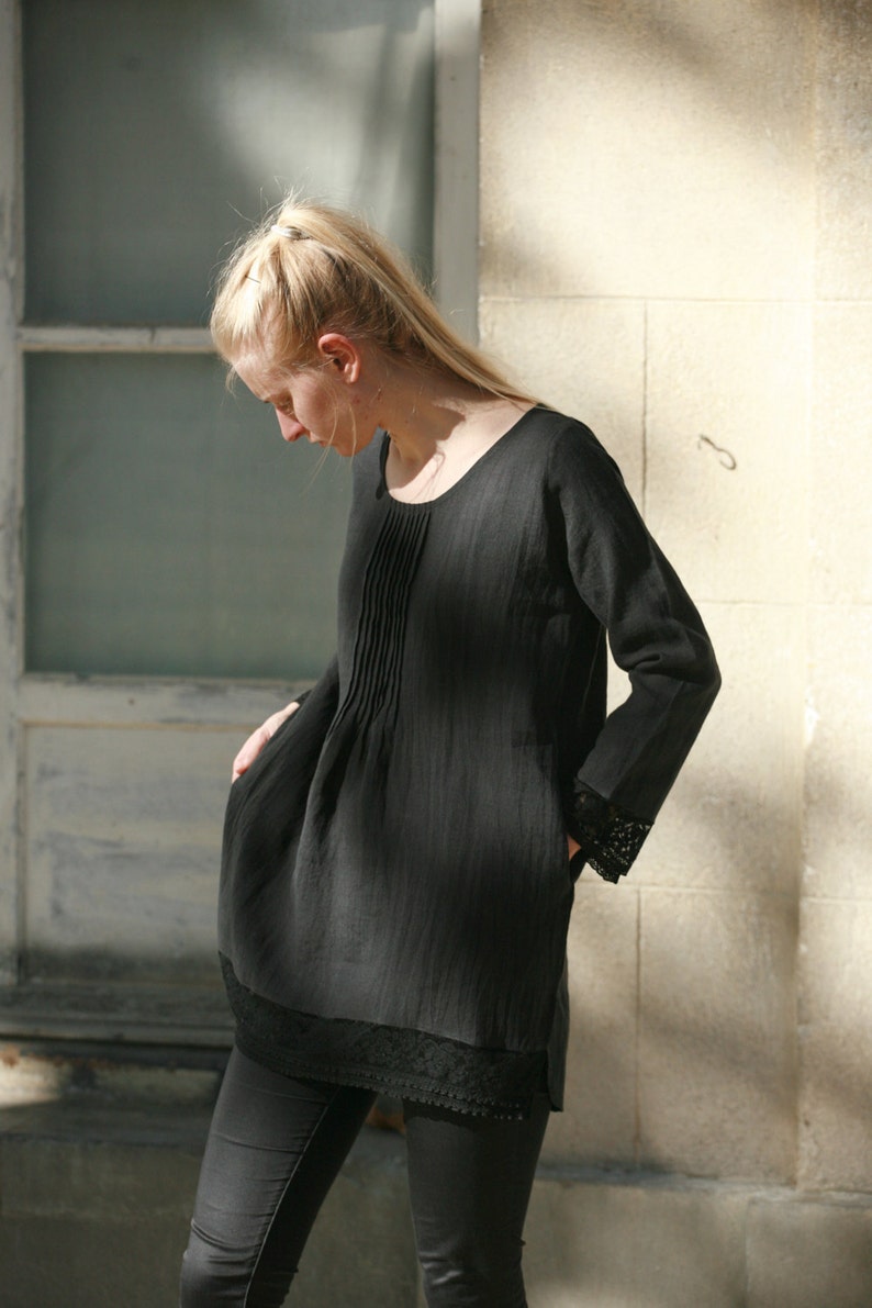 everyday linen wear Dark grey linen tunic with pockets delicate detail in front and lace trims
