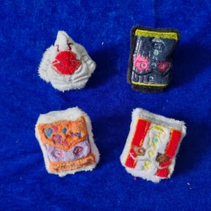 Plush Gochizou Pin