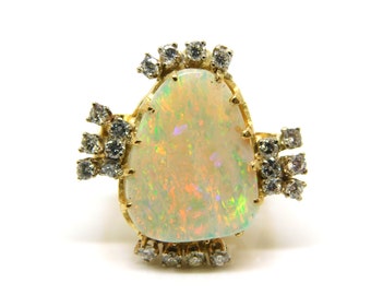 18K Yellow Gold Ring With Oblong Opal And Diamonds With Appraisal X8330