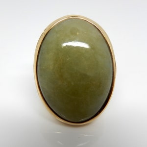 Vintage 14K Yellow Gold Oval Jadeite Ring Size 6.25 - X8219