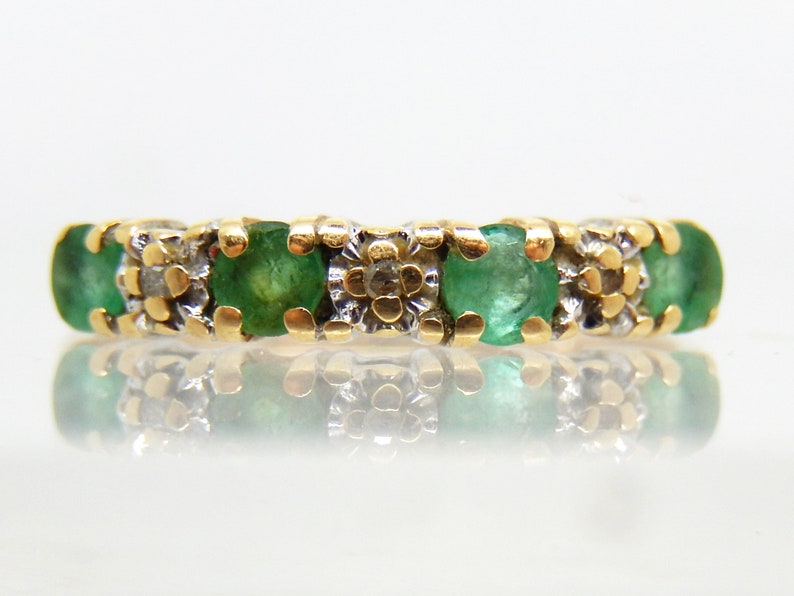 X5105 14k Yellow Gold Estate Emerald Diamond Band
