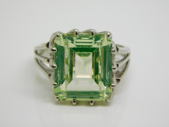 10K White Gold Square Cut Green Spinel Ring Size 8 - X9155