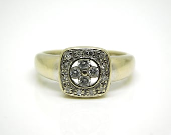 14K White Gold Four-Leaf Clover Diamond Ring Size 4.5 - X9582