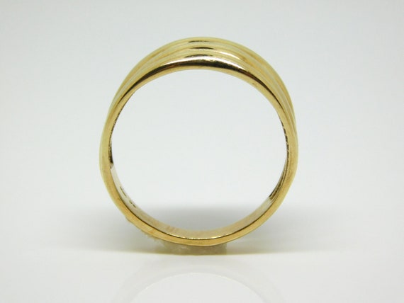 10K Yellow Gold Ribbed Band Size 8 - X8639 - image 6