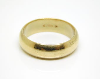 14K Yellow Gold Band Size 7.5 - X9092