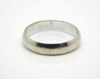 10K White Gold Band Size 6.75 - X8494
