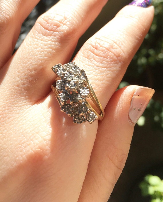 Vintage 10K Yellow Gold Diamond Cluster Ring Size 9 - X7611