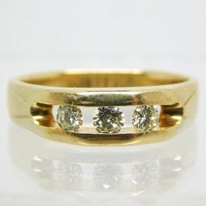 14K Yellow Gold Men&#39;s Ring With Three Diamonds Size 12 - X7647