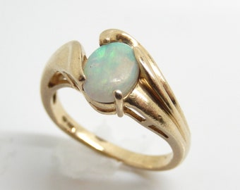 Vintage 14K Yellow Gold Opal Statement Ring Size 6 - X7513