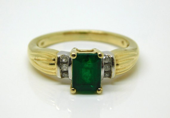 10K Yellow Gold Ring With Emerald Cut Emerald Siz… - image 1