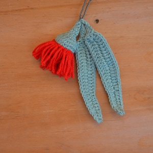 Easy gum blossom and leaves crochet pattern