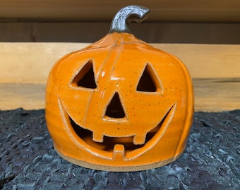 Happy pottery pumpkin