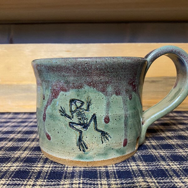 Spring green pottery frog fossil stamp mug