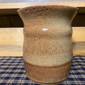 Light rust pottery utensil holder