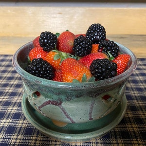 Spring green pottery berry bowl