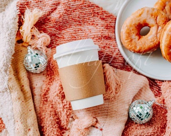 Maqueta de funda de café - Maqueta de taza de papel - Maqueta de taza de fiesta - Instagram - Canva - Imagen de blog - Fotografía - Añade tu texto