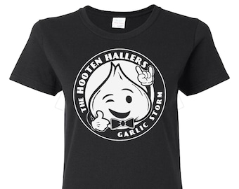 The Hooten Hallers Garlic Storm on Heavy 100% Cotton Women's Fit T-shirt Stampata con inchiostro bianco su Black Fem Fit Tee