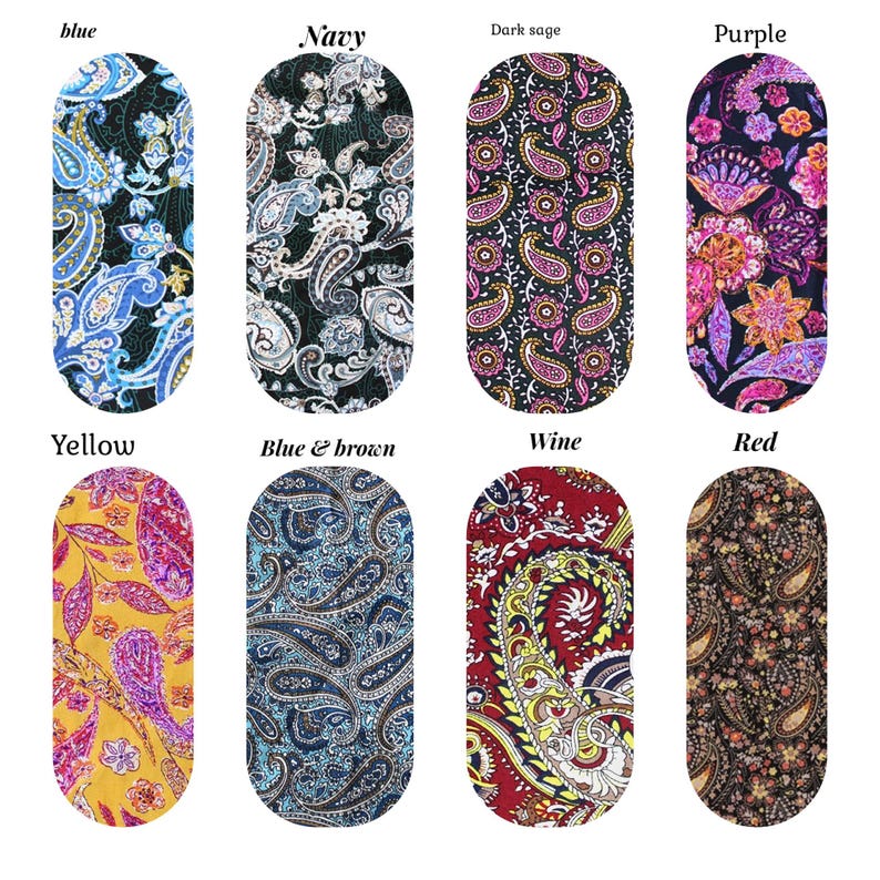 Op de afbeelding: Acht stofstalen met paisley-patronen in verschillende kleuren, waaronder blauw, marine, donkergroen, paars, geel, blauw en bruin, wijn en rood.